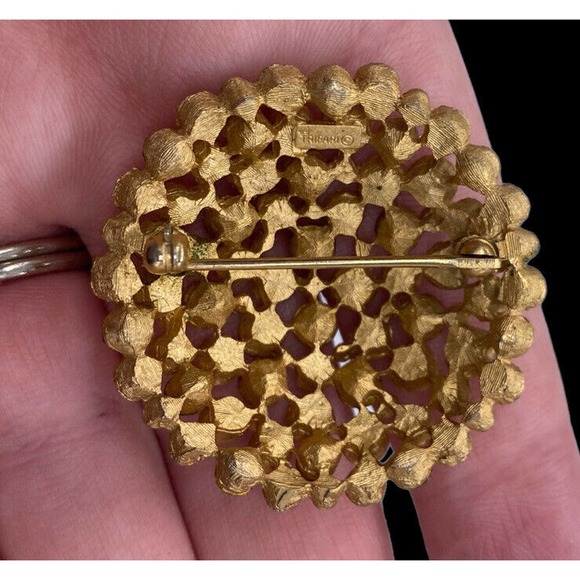 Vintage Crown Trifari Brooch Pin Encrusted Rhinestones Gold Clear Tone Round 2" - Picture 6 of 8